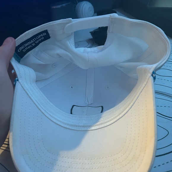 Signed hat - Picture 2 of 2